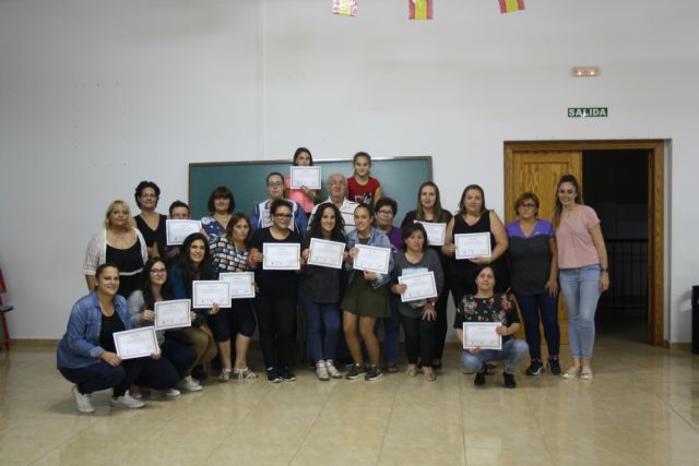 Clausura del curso de lengua de signos en Benizar