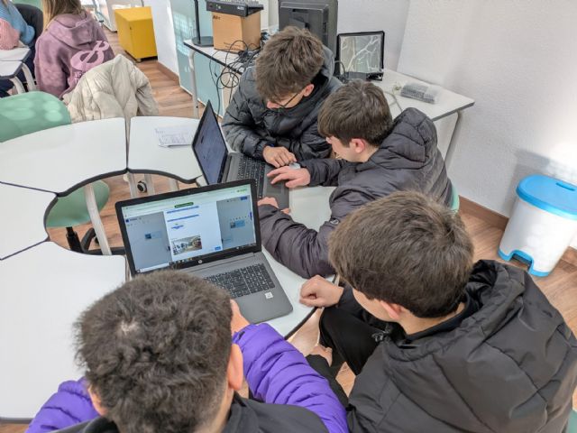 Un proyecto de innovación educativa permite a más de una quincena de alumnos crear un tour virtual de 360 grados de Moratalla