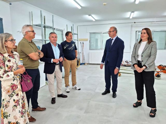 Educación invierte 930.000 euros en obras para mejorar el aislamiento térmico e instalar placas solares en el IES Pedro García Aguilera de Moratalla