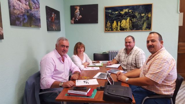 Visita realizada por el Alcalde de Moratalla al Ayuntamiento de Hellín