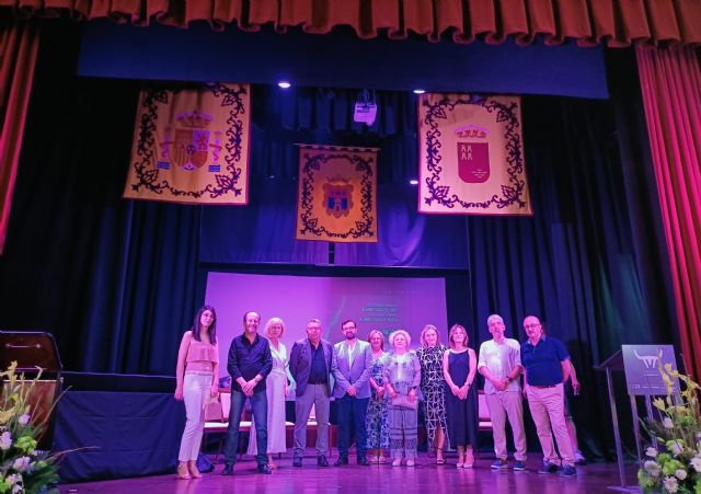 El pasado domingo dos de julio en el Teatro Trieta de Moratalla, se llevó a cabo la entrega de premios del LIII Certamen Literario 'Albaricoque de Oro' y del V Certamen Literario 'Albaricoque de Plata'