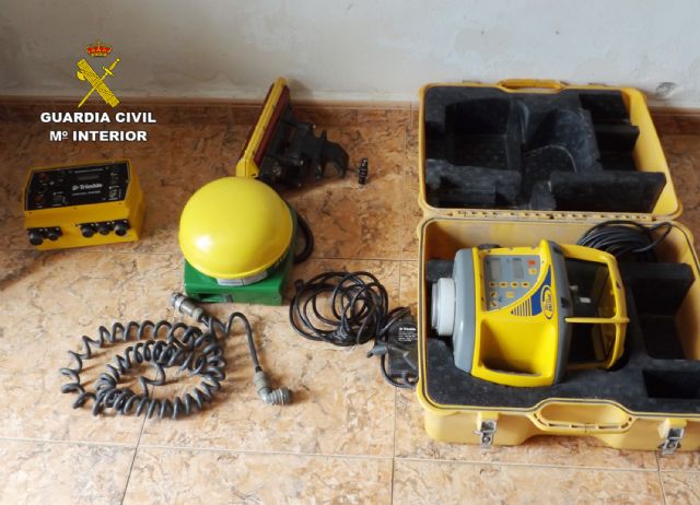 La Guardia Civil esclarece el robo de un sofisticado sistema de medición y nivelación de terrenos