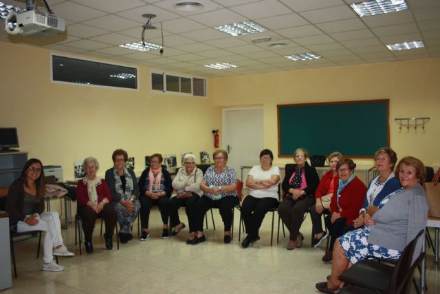 Comienzo del taller 'menopausia, consecuencias y ejercicios del suelo pélvico' en Moratalla